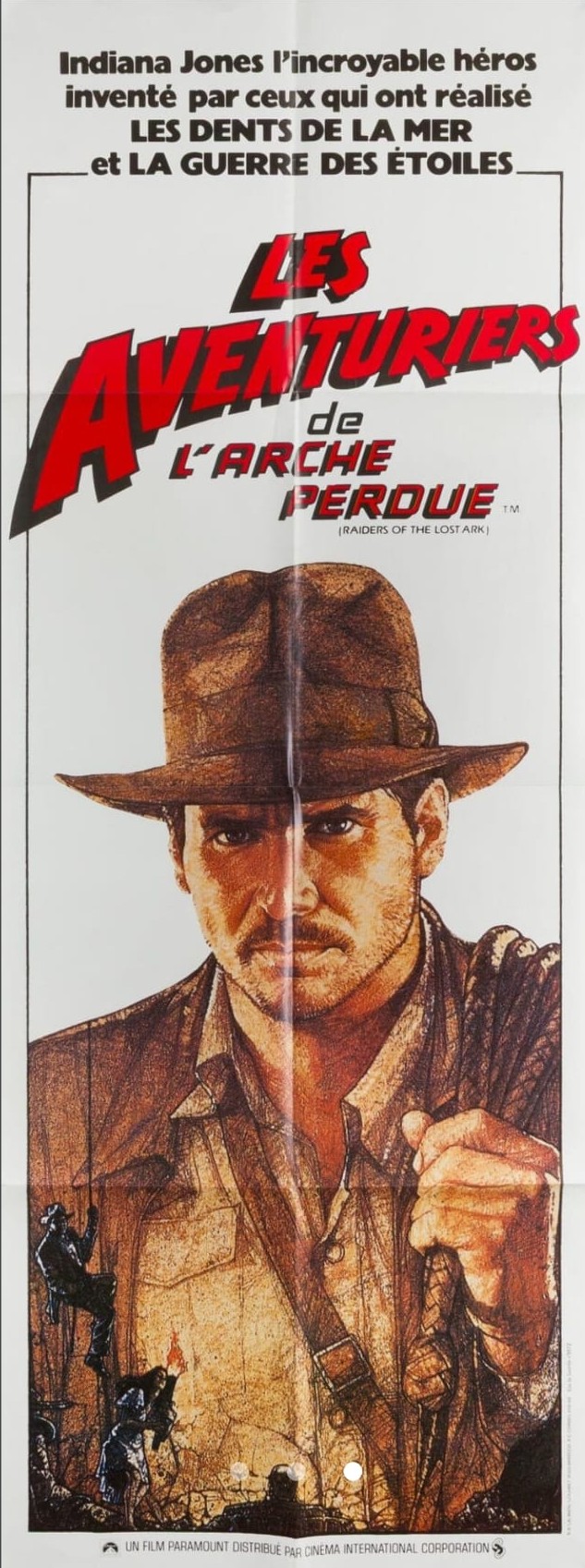 Affiche française du film « Les Aventuriers de l’Arche perdue » (Indiana Jones, 1981), illustrée par Drew Struzan, avec Harrison Ford en Indiana Jones au centre, fouet à la main.